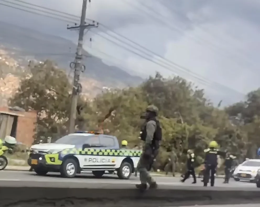 Deux membres de La Paralela ont été tués dans une fusillade dans le parking du quartier Toscana, au nord-ouest de Medellín, selon la Police Métropolitaine - crédit Medellín Oscura/Facebook
