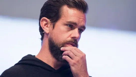 Jack Dorsey, cofondateur de Twitter, pense que l'IA mettra fin aux postes intermédiaires dans les entreprises.