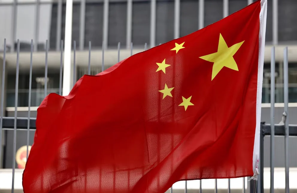 L'information provenait d'un nouveau marché en rapide croissance : des entreprises chinoises — certaines ayant des liens avec l'Armée populaire de libération — qui combinent l'intelligence artificielle avec des données en code ouvert pour commercialiser des informations