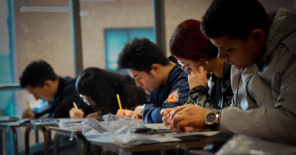 Ce processus est essentiel tant pour l'accès à l'éducation supérieure que pour la certification académique - crédit Mairie de Bogotá