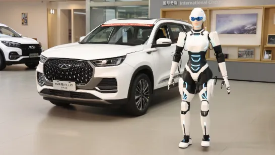 Robots dans la vie quotidienne : le pari de Chery pour accompagner les policiers dans la mobilité et le transit scolaire.