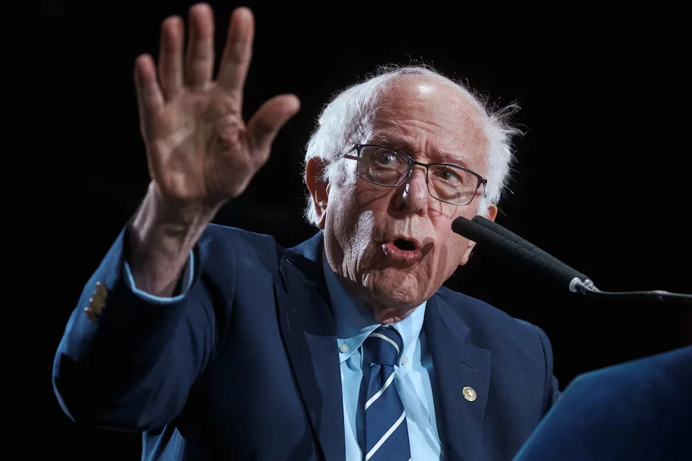 Sanders souligne que la possibilité de conséquences catastrophiques dues à l'avancée incontrôlée de l'intelligence artificielle préoccupe à la fois les politiciens et les scientifiques (AP Photo/Andrés Kudacki).