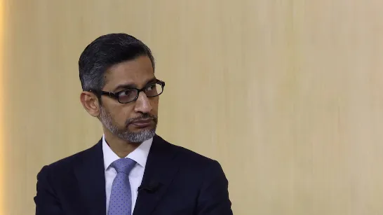 Sundar Pichai a révélé que l'IA écrit déjà 75 % du code chez Google.
