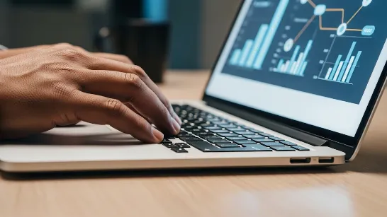 83 % des travailleurs au Pérou considèrent l'IA comme une alliée, mais seulement 5 % ont accès à des outils dans leur entreprise.