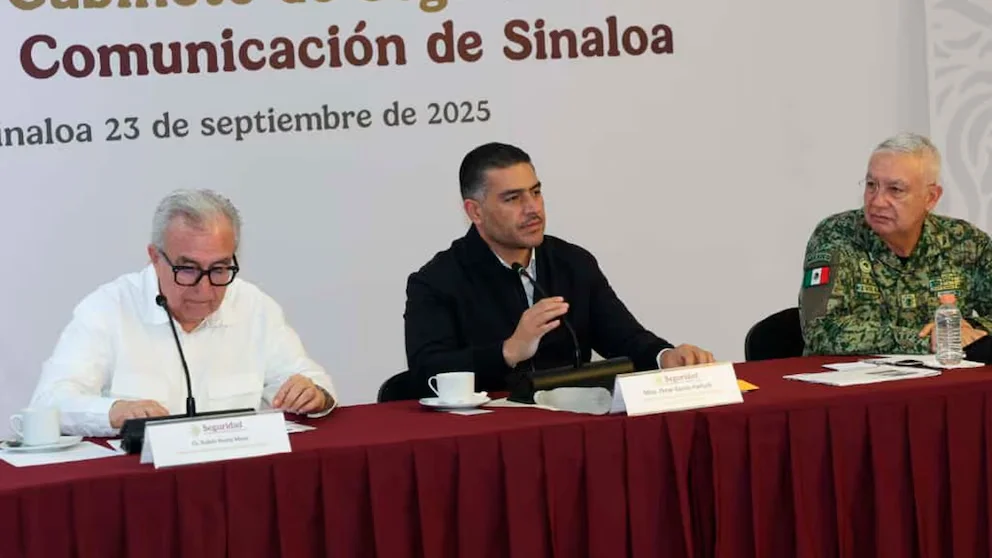 Le Secrétaire à la Sécurité et à la Protection des Citoyens, Omar García Harfuch, s'est réuni avec le gouverneur de Sinaloa pour mettre en avant les résultats obtenus dans la région (@/OHarfuch)