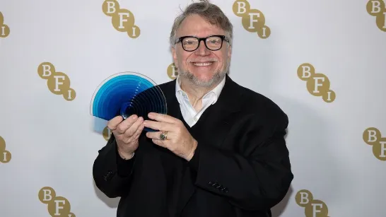 Ils affirment que Guillermo del Toro a lancé une dure insinuation contre Jorge R. Gutiérrez en raison de sa controverse sur l'IA.