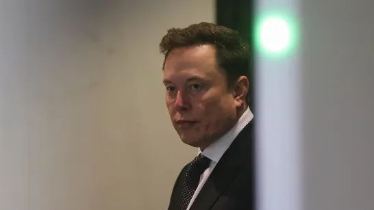 La réaction d'Elon Musk après avoir perdu le procès contre Sam Altman dans l'affaire OpenAI.