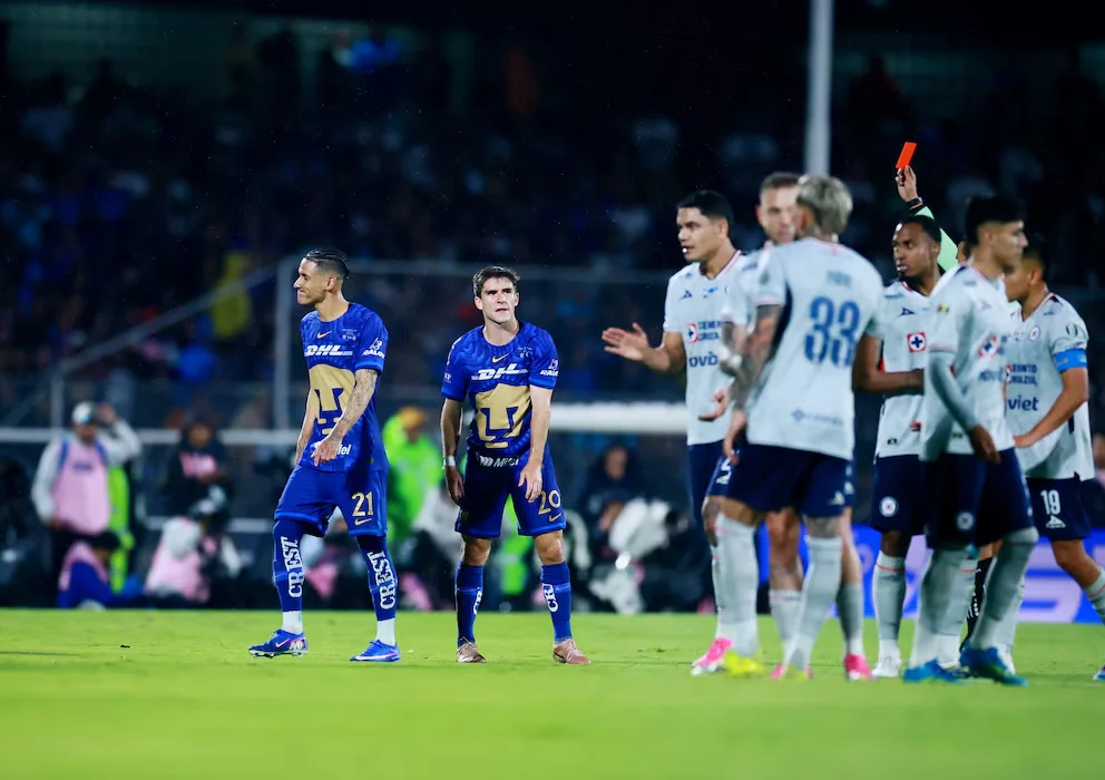 Uriel Antuna s'excuse auprès des supporters des Pumas (REUTERS/Eloisa Sanchez)