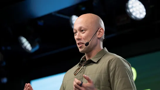 Le directeur de Spotify défend sa décision de parier sur la musique avec IA sur la plateforme.