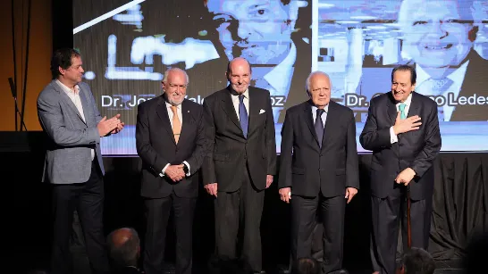 Prix Ana Frank 2026 : ont été distingués les juges qui ont jugé les Juntas et l'ancien président espagnol Felipe González.