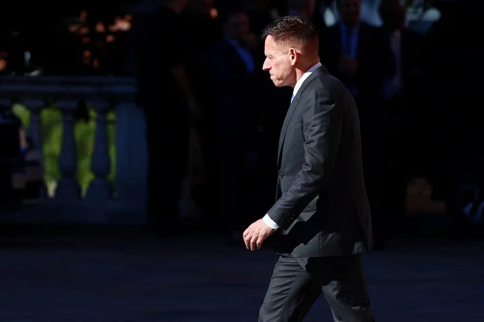 PHOTO DE FICHIER : Le milliardaire américain Peter Thiel quitte une réunion avec le président argentin Javier Milei au palais présidentiel de la Casa Rosada à Buenos Aires, Argentina, le 23 avril 2026. REUTERS/Matias Baglietto/Photo de fichier