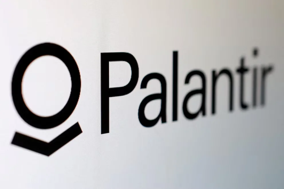 PHOTO DE FICHIER : Le logo de Palantir est vu dans cette illustration prise le 3 août 2025. REUTERS/Dado Ruvic/Illustration/Photo de fichier