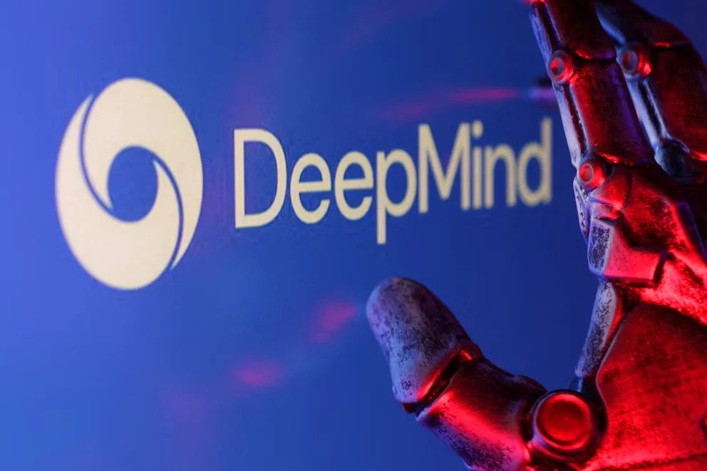 Le nouveau plan de Google DeepMind propose de traiter les agents d'IA comme de possibles menaces internes au sein des organisations. (Reuters)
