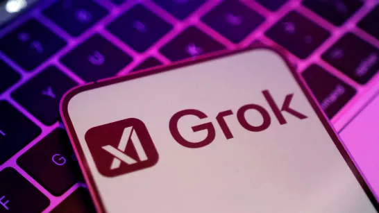 Pourquoi les experts exigent des limites urgentes pour Grok, l'IA de Musk : un dommage invisible de l'IA.