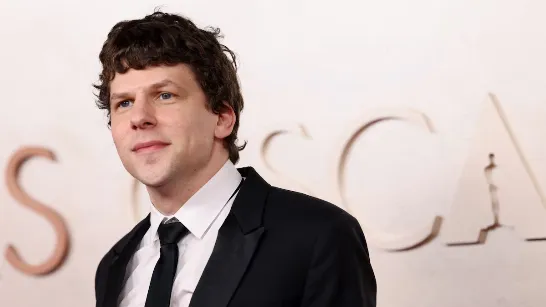 « Malgré mon apparence, ma posture et mon ton de voix, je ne sais rien des ordinateurs », se souvint Jesse Eisenberg de son rôle dans The Social Network.
