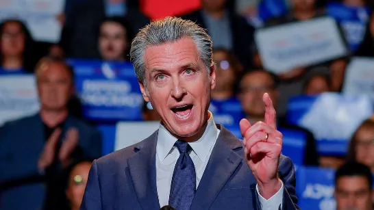 Le gouverneur Gavin Newsom propose un impôt fédéral minimum pour les multimillionnaires.