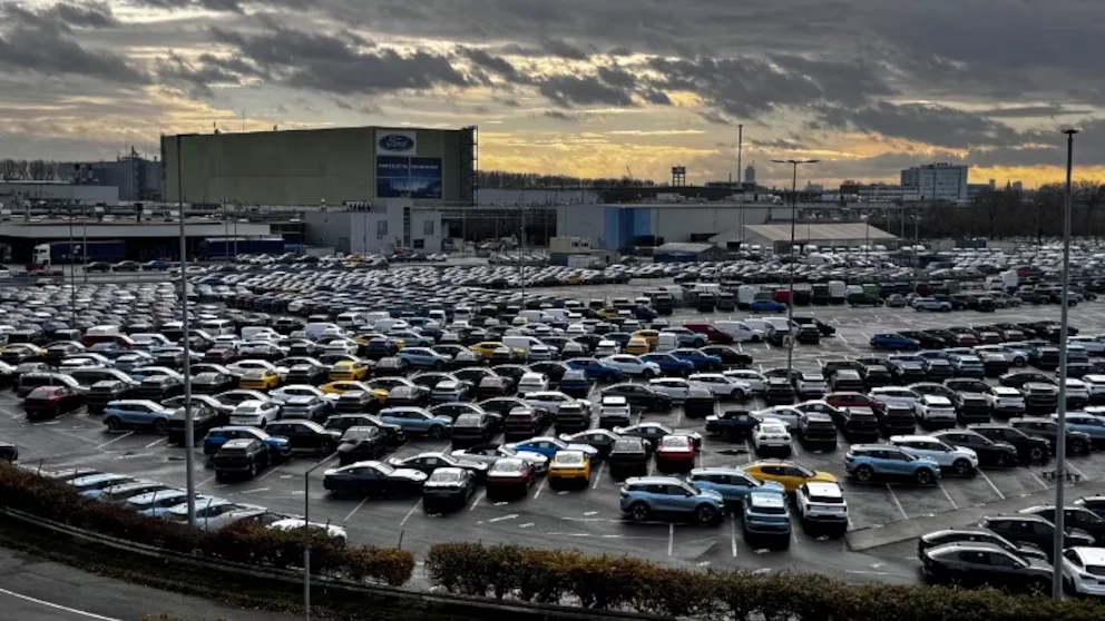 Ford a de nouveau engagé 300 ingénieurs vétérans pour corriger des défauts que ses outils d'intelligence artificielle n'ont pas pu résoudre par eux-mêmes (REUTERS/Erol Dogrudogan/Archivo)