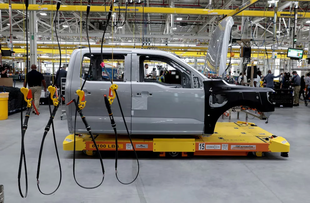 Le constructeur automobile a rétabli le poids de la connaissance humaine en production après avoir surestimé la capacité de l'intelligence artificielle (REUTERS/Rebecca Cook/File Photo)
