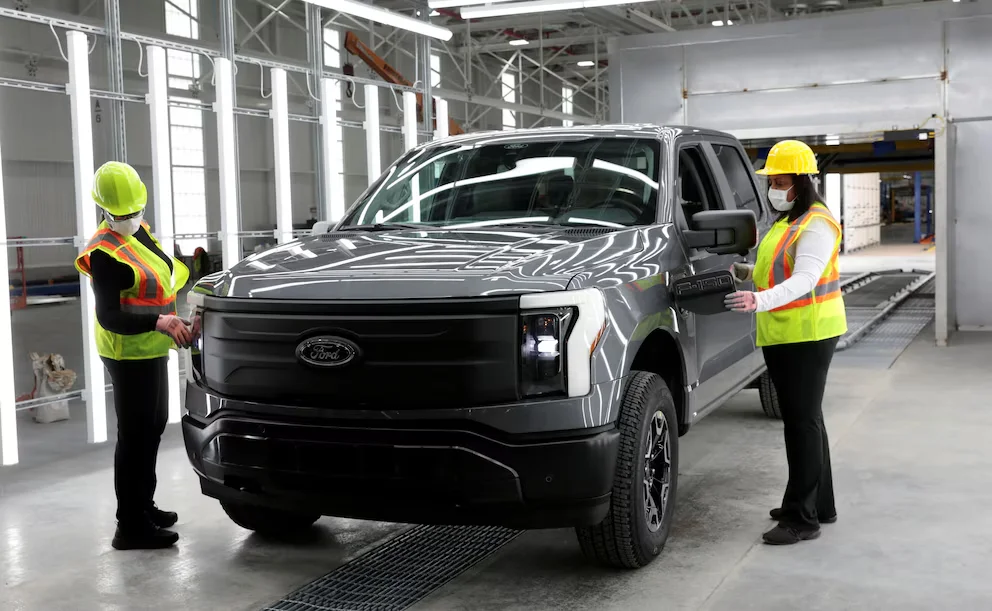 Les ingénieurs réembauchés chez Ford agissent comme des auditeurs internes et examinent des conceptions chaque semaine avant qu'elles n'arrivent à l'usine (REUTERS/Rebecca Cook/File Photo)