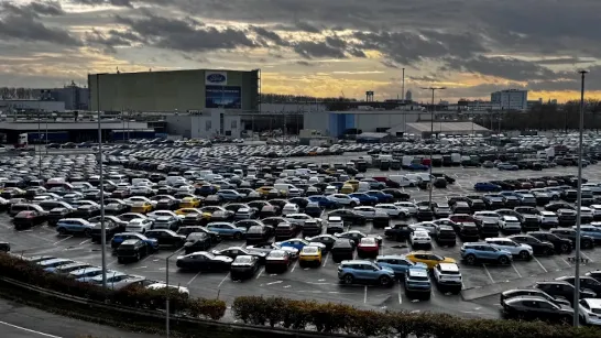 Ford a de nouveau embauché des ingénieurs après l'échec de l'IA et occupe désormais la première place du classement de qualité des voitures aux États-Unis.