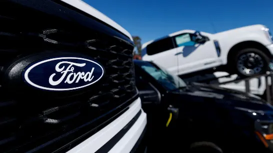 Ford en a eu assez des erreurs de l'IA et a recommencé à embaucher des humains.