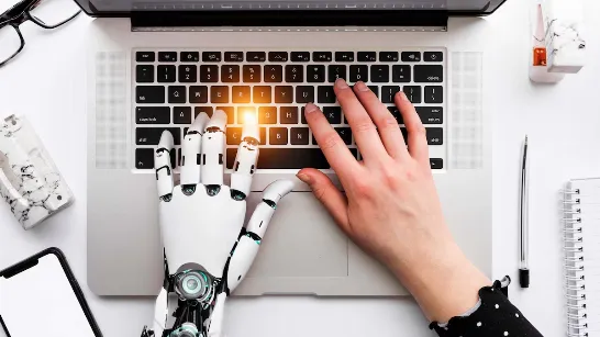 Le nouveau marché du travail dominé par l'IA exigera des travailleurs qu'ils mettent à jour leurs compétences d'ici 2030.