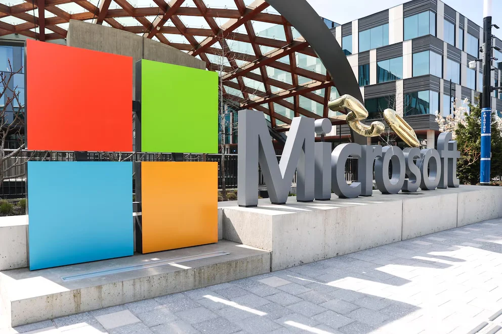 Les licenciements chez Microsoft pourraient affecter 5.000 travailleurs des secteurs des ventes, de la consultation et de l'unité de jeux vidéo Xbox (AP photo/Jason Redmond)