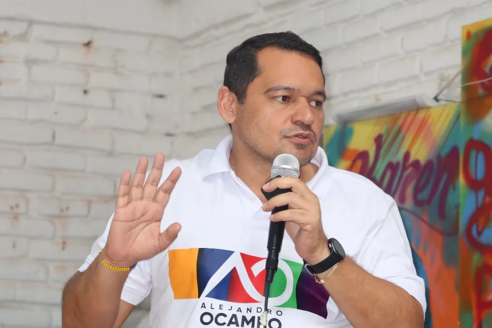 Le congressiste Alejandro Ocampo a dénoncé des attaques sur les réseaux sociaux en raison de ses accusations de fraude électorale - crédit @alejoocampog/X