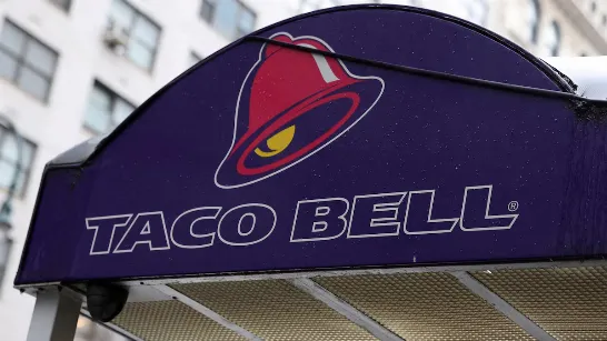 Taco Bell met l'intelligence artificielle dans 890 établissements : comment cela affecte les emplois et l'expérience des clients.