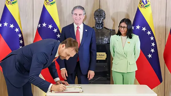 Une experte analyse la stratégie des États-Unis envers le Venezuela après la capture de Maduro.