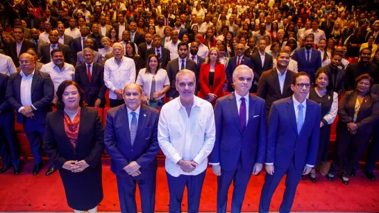 République Dominicaine : Le président Abinader reçoit le rapport de la consultation nationale sur l'éducation.