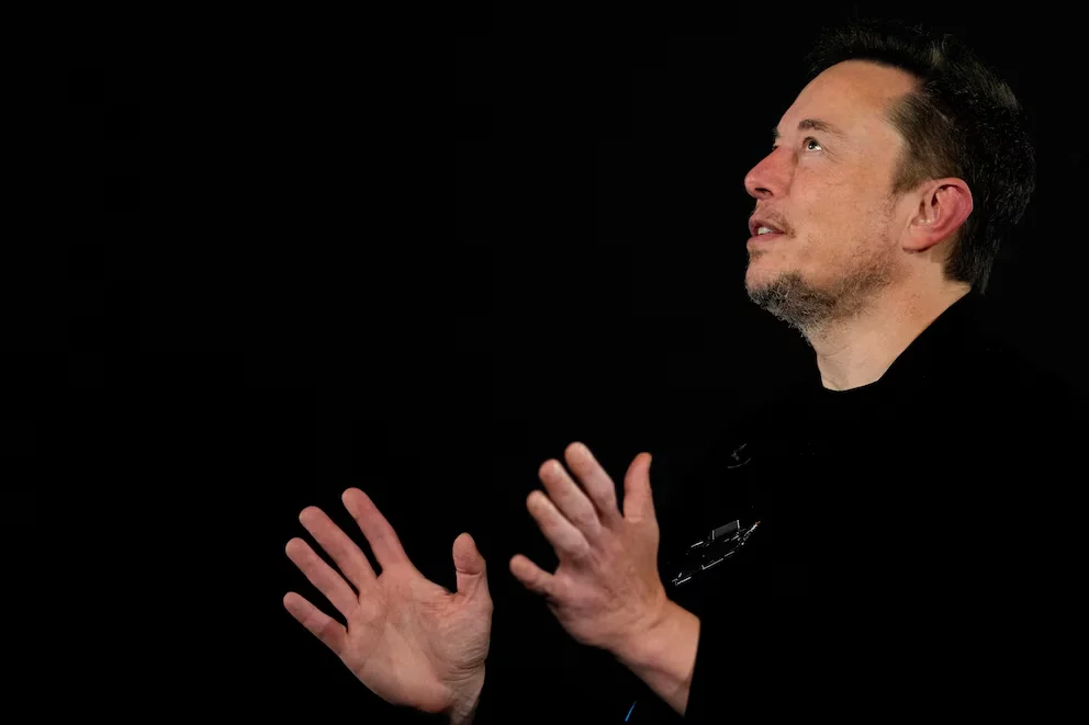 Que signifie “dépasser l'intelligence humaine combinée”, le concept que Musk place au centre du débat - Kirsty Wigglesworth/Pool via REUTERS/File Photo/File Photo