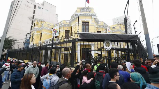 Le Peru et le Venezuela rouvrent leurs consulats après deux ans de rupture et réactivent le dialogue diplomatique.