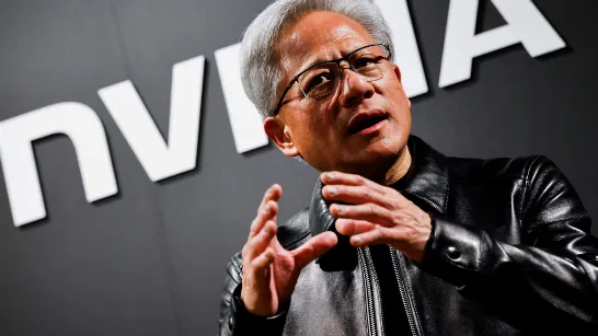 Jensen Huang, leader de Nvidia, rejette les "histoires inventées" et appelle les leaders mondiaux de l'IA.