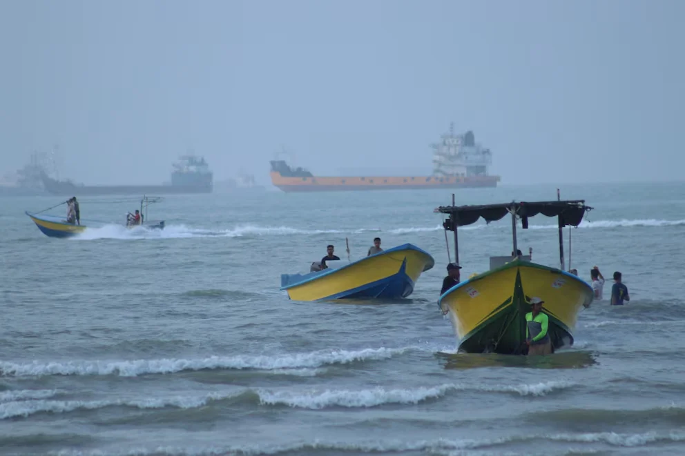 Bateaux dans le détroit d'Ormuz près de la plage de Bandar Abbas, Iran, 27 juillet 2026 Razieh Poudat/ISNA/via WANA (Agence de Presse de l'Asie de l'Ouest) via REUTERS