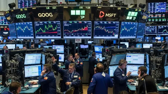 Wall Street a clôturé en hausse un mois marqué par des hauts et des bas.