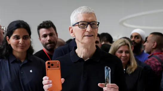 Apple bat un record de revenus avant la sortie de Tim Cook.