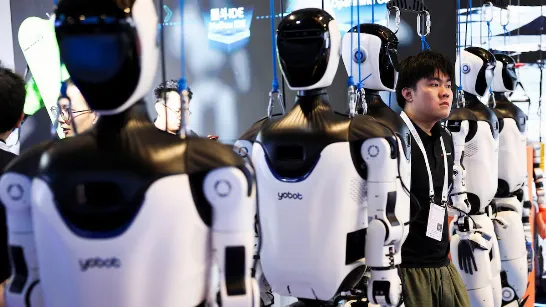 Ya es un hecho: los chatbots lograron reemplazarnos, conversan entre sí y el humano poco aparece.