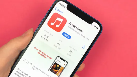 Apple Music suit les traces de Spotify et annonce des étiquettes pour identifier la musique créée avec de l'IA.