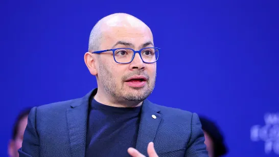 Qui est Demis Hassabis, l'homme derrière l'IA de Google qui veut construire une intelligence supérieure à lhumaine