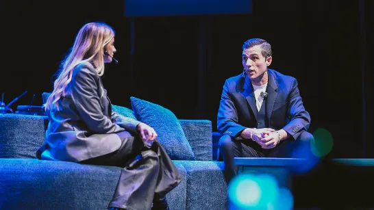 Mario Pergolini et Leandro Petersen ont partagé leurs réflexions sur l'innovation et les marques mondiales devant 1 500 personnes à Salta