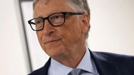 Bill Gates a mis en garde contre l'intelligence artificielle : « Nous devons nous préparer à une convulsion sociale, politique et économique ».