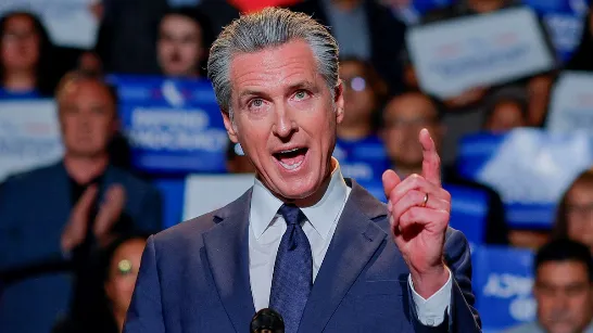 La Californie interdit le défilement infini et les fonctionnalités addictives sur les réseaux sociaux pour les mineurs de moins de 16 ans.