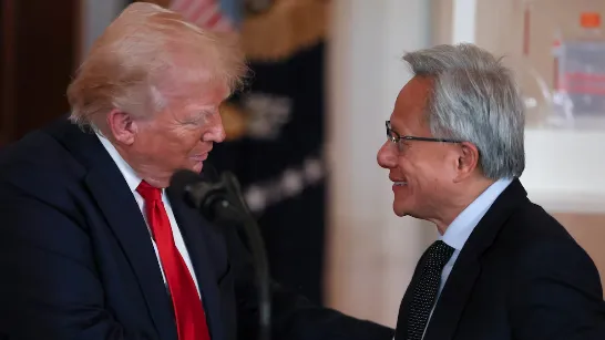 Jensen Huang le dit à Trump qu'il ne ralentira pas le développement de l'IA : "Nous n'allons pas le permettre"