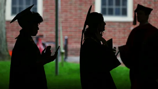 Un rapport met en garde contre le fait que l’IA provoque une « reddition cognitive » : les universités se trouvent à la croisée des chemins