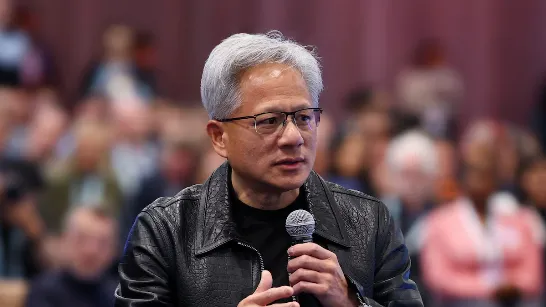 Jensen Huang, PDG de Nvidia, défend l'avancement de l'IA : « Nous n'avons pas besoin de nouvelles lois ni de réglementations »