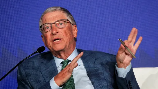 Malgré les risques, Bill Gates estime que l'IA « aidera à produire suffisamment d'aliments et à éradiquer les maladies ».