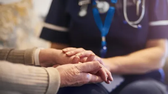 La France teste des robots et l'intelligence artificielle pour accompagner les personnes atteintes d'Alzheimer