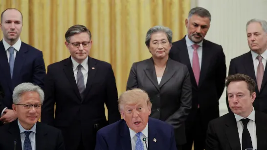 Les géants de l'intelligence artificielle ont convenu de s'autoréguler après une réunion avec Donald Trump.