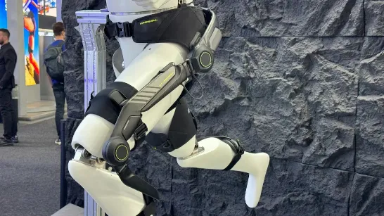 30 capteurs, 17 kilomètres à l'heure et seulement 2,6 kilos : voici l'exosquelette doté d'une intelligence artificielle conçu pour les sportifs et les personnes âgées